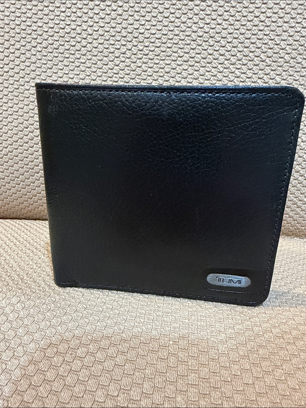 Tumi Black Leather Men's Card Bifold Wallet